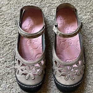 JBU Mary Jane style Wildflower cutout Velcro sandals-Size 8.5